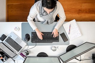 Alors qu'une "grève des femmes" est attendue mercredi en Suisse, les grandes entreprises cotées à la Bourse suisse concèdent tout au plus des aménagements du temps de travail pour y participer à titre privé et peu s'inscrivent sur la liste blanche...